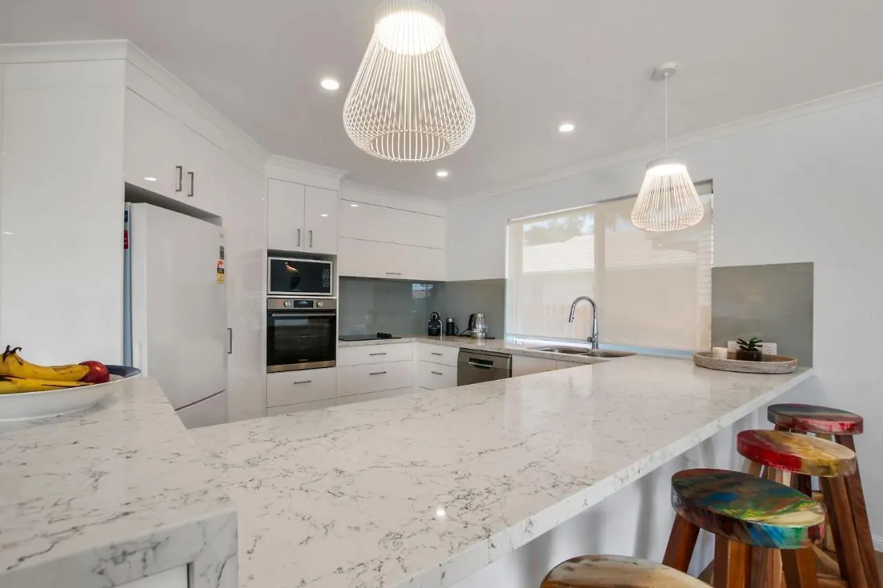 Lake House On Magellan 58 Ramsay Crescent Golden Beach 0*,