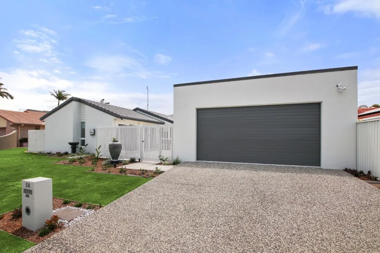 Сasa de vacaciones Lake House On Magellan 58 Ramsay Crescent Golden Beach Australia