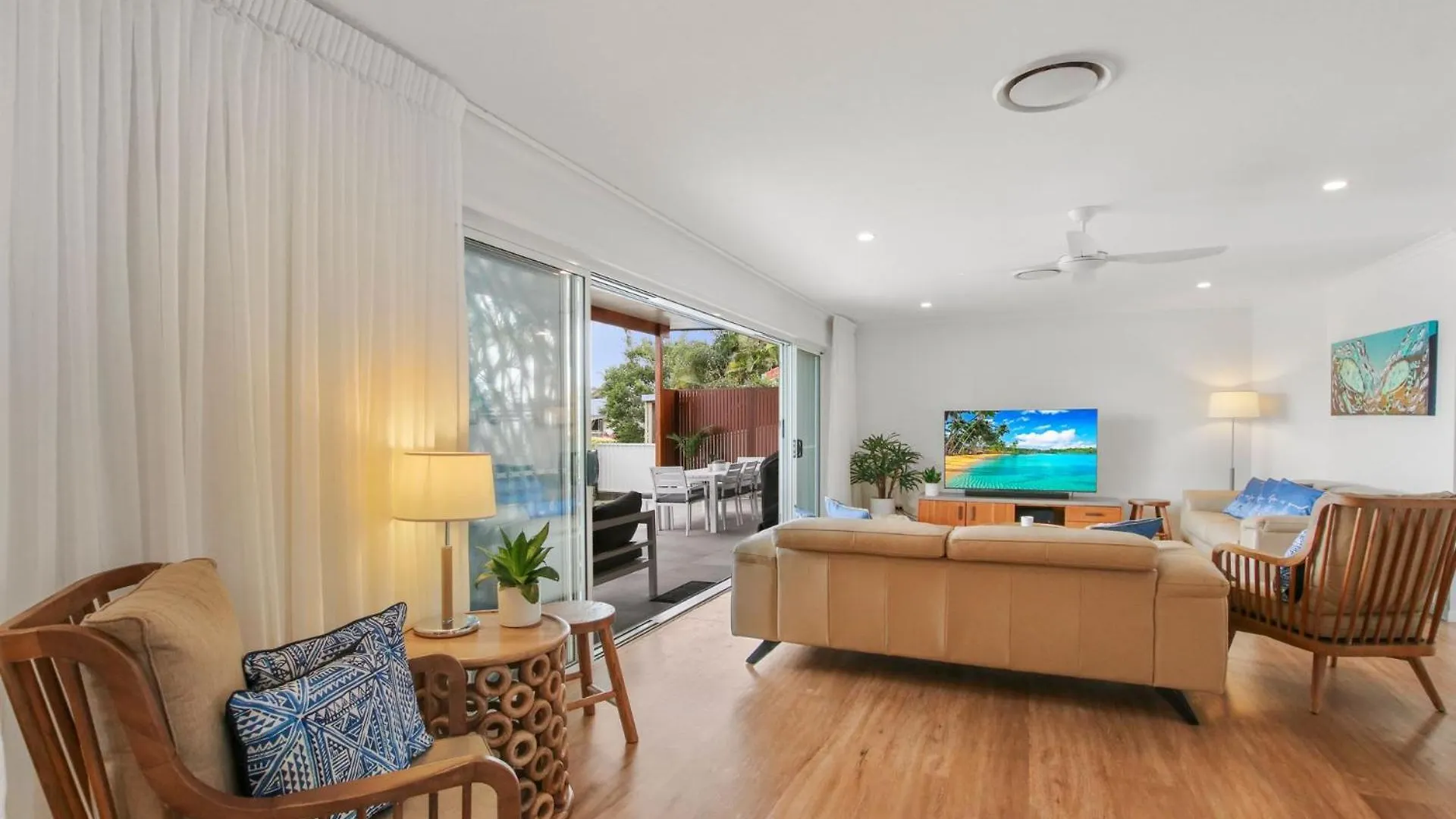 Lake House On Magellan 58 Ramsay Crescent Golden Beach Australia