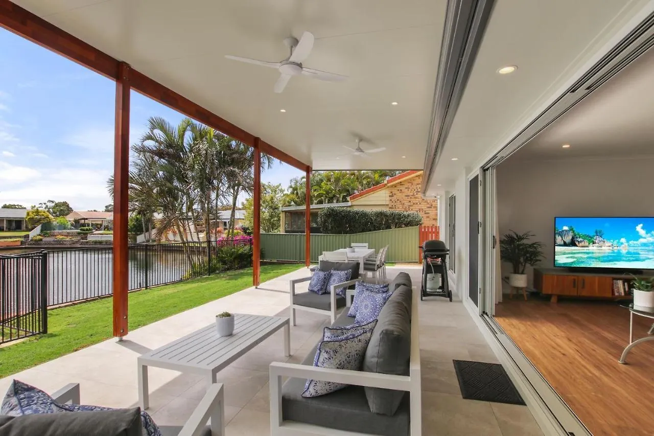 Lake House On Magellan 58 Ramsay Crescent Golden Beach 펜션