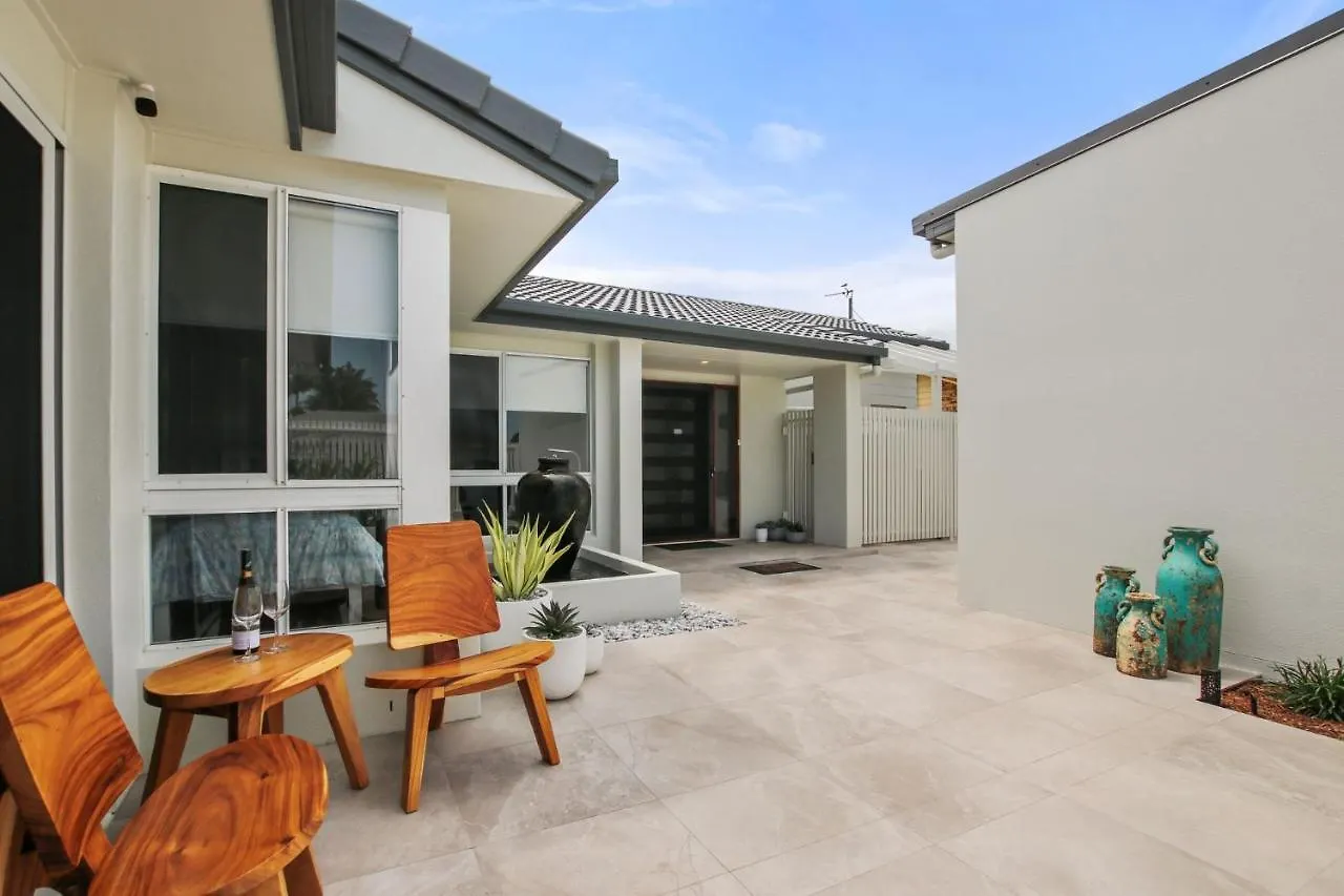 Lake House On Magellan 58 Ramsay Crescent Golden Beach 펜션