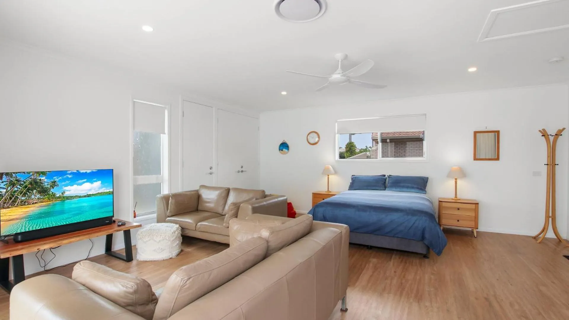 Lake House On Magellan 58 Ramsay Crescent Golden Beach 펜션
